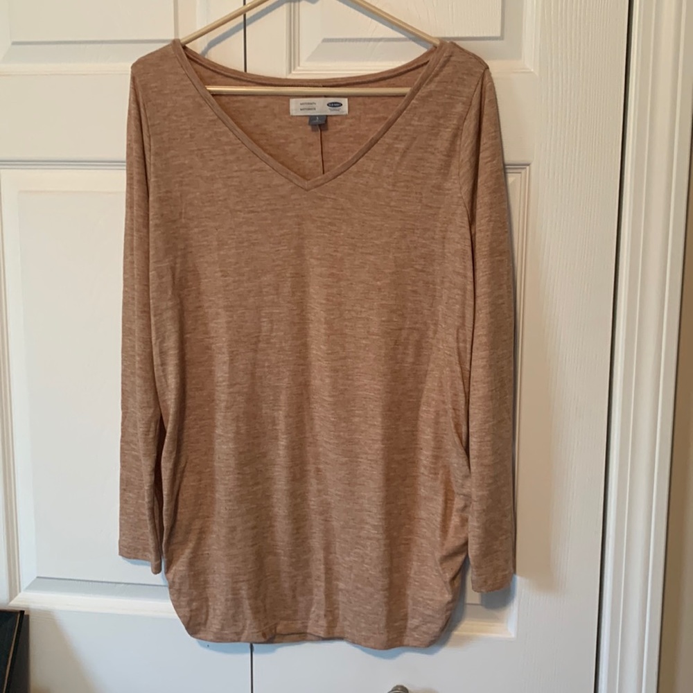Maternity top.